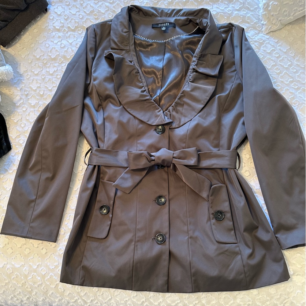 Lightweight, fully lined jacket